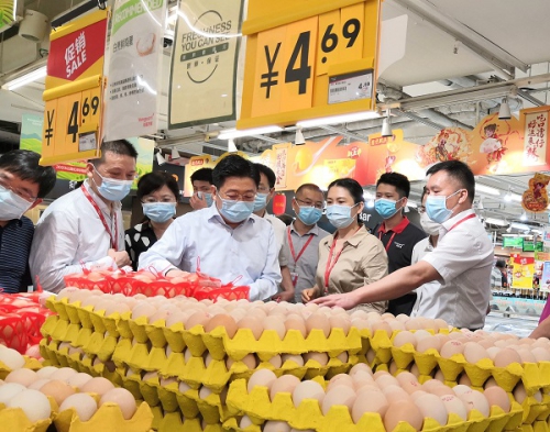 贵州省副省长谭炯一行参观考察华润万家荔湾店