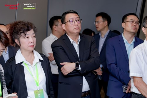 华润万家组织11省政府领导参观华润集团乡村振兴成果展