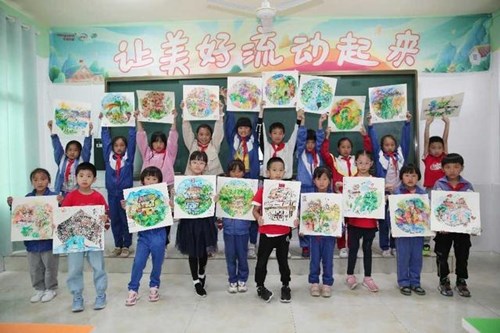 万家、伊利携手开启爱心助捐行动 共筑“美好流动课堂”