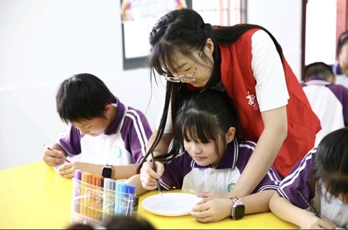 华润万家携手伊利助力韶山少年实现美育梦